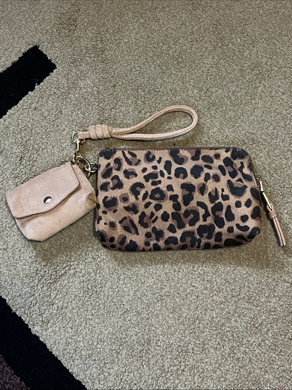 💛🐆 Leopard wristlet bag with connected coin/change bag